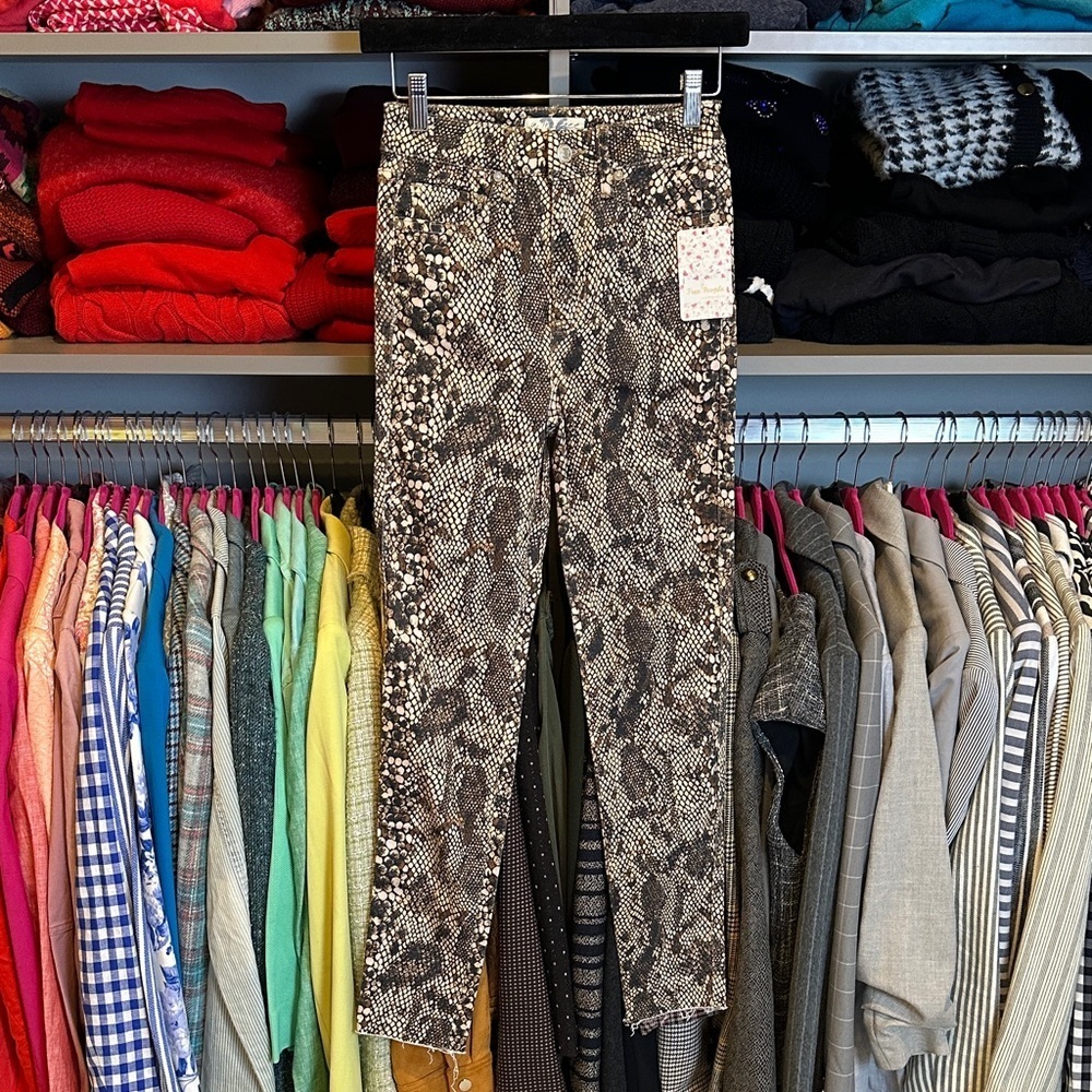 We The Free tan/brown snakeskin 4 pocket raw hem skinny jeans size 26 NWT